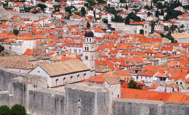 Mury miejskie Dubrownika w Chorwacji. Średniowieczne miasto Dubrownik, Chorwacja.