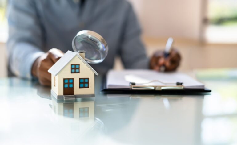 Wycena i inspekcja domu na rynku nieruchomości. Sprawdzanie domu