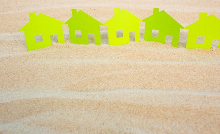 Dom w piasku nad morzem. Wynajmij lub kup domek nad morzem.